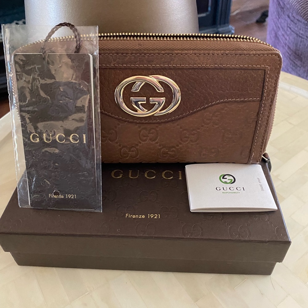 Authentic Gucci Wallet. Box, cards, tissue. Gorgeous! - Picture 3 of 7